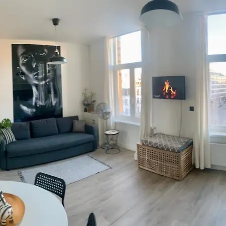 Διαμέρισμα Sleep - Black And White Modern Flat With Cityview